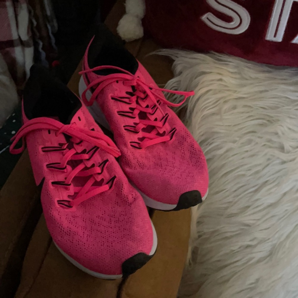 hot pink nike zoom. used but very very clean